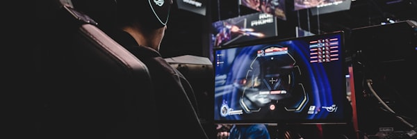 王者荣耀手机游戏界面 - 展示精美的英雄角色与技能特效